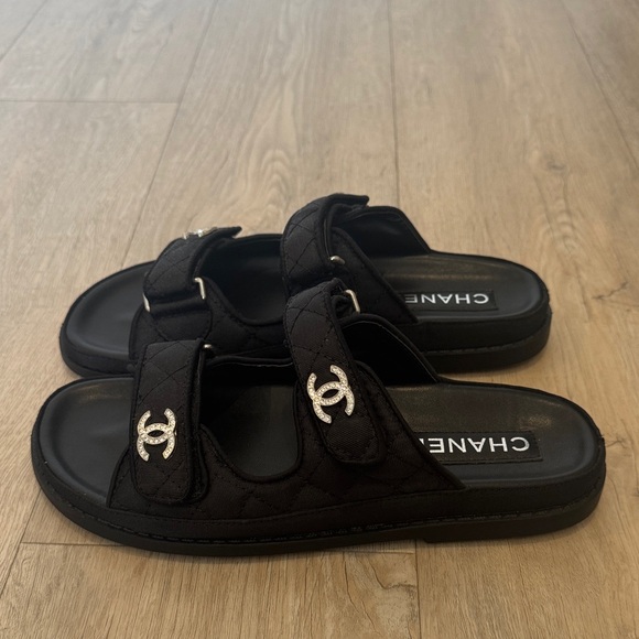 Quilted Grained CC Slide Sandals - Picture 2 of 4